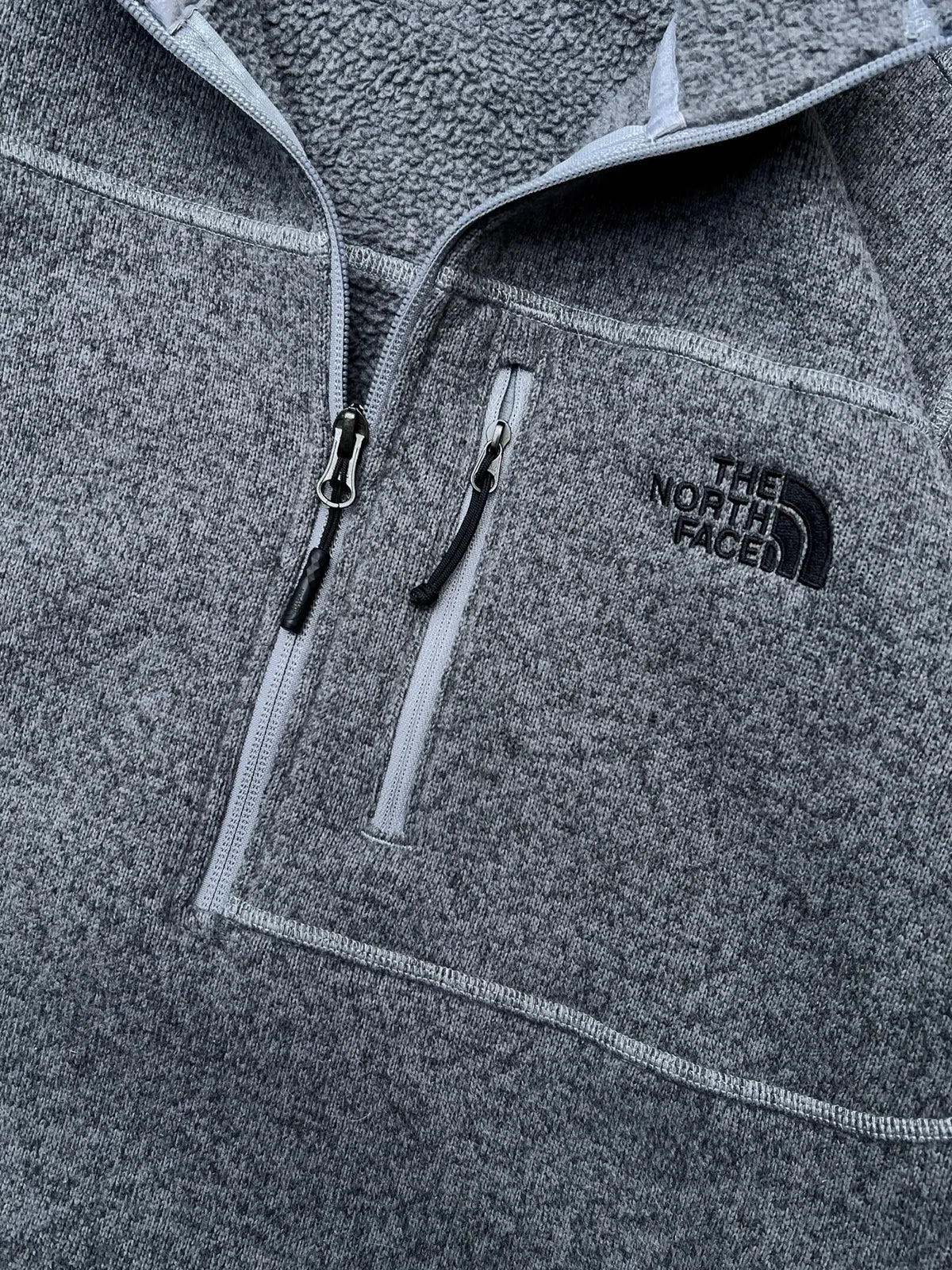 Suéter TNF clásico talla L