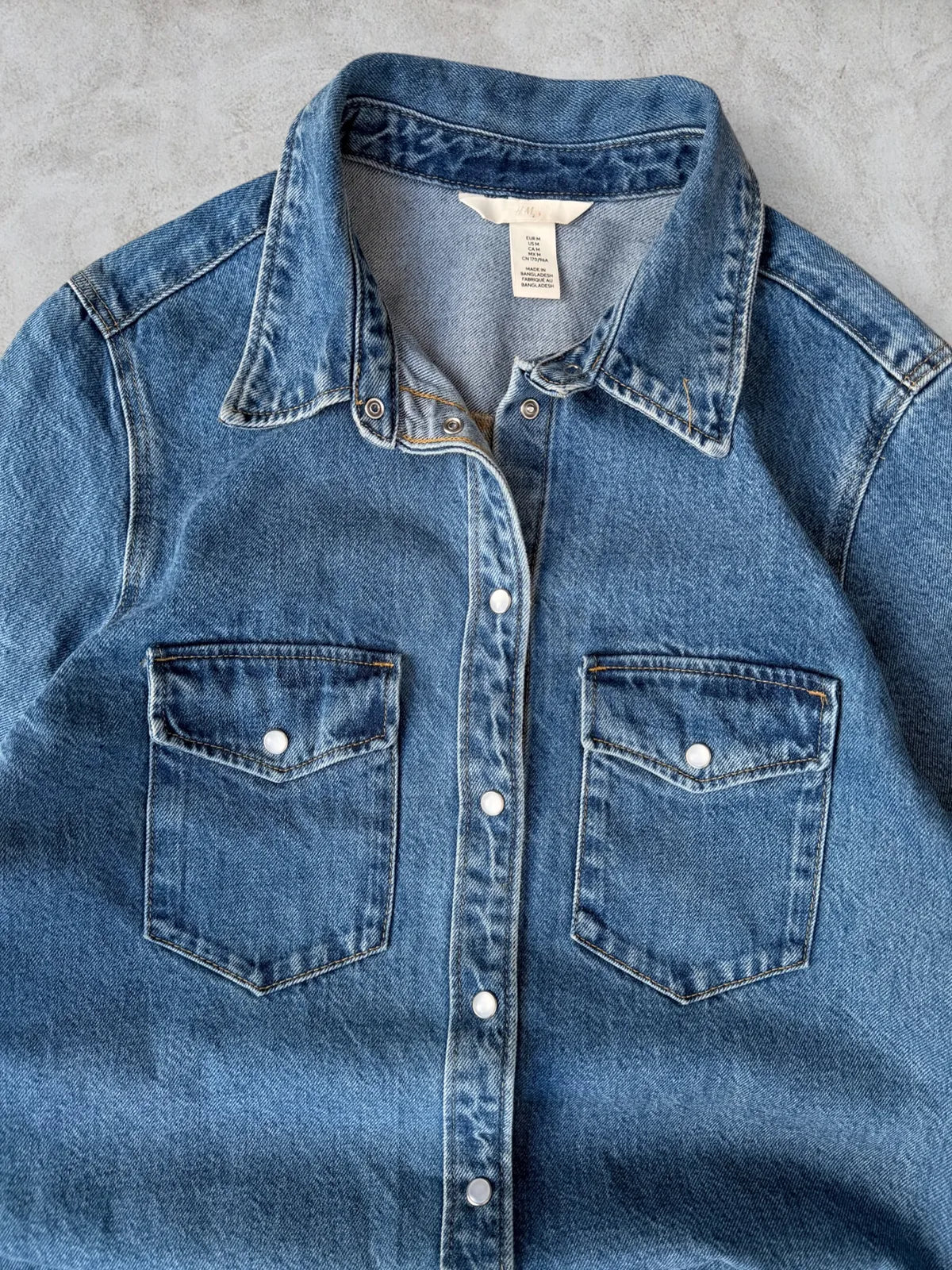 Sobre camisa Unisex H&M mezclilla talla S